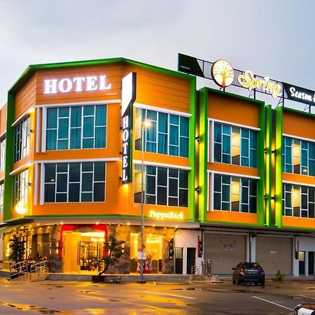 Spring Season Hotel Muar Exterior photo