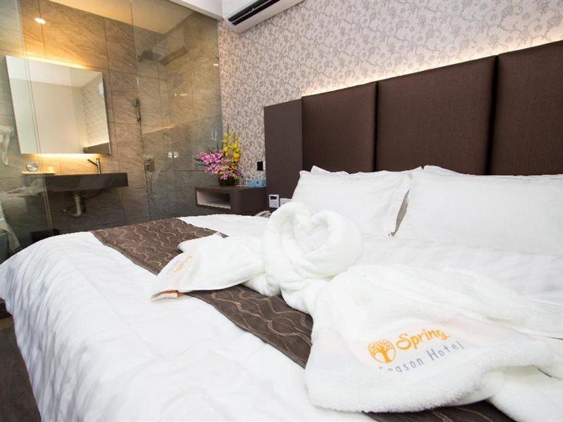 Spring Season Hotel Muar Exterior photo