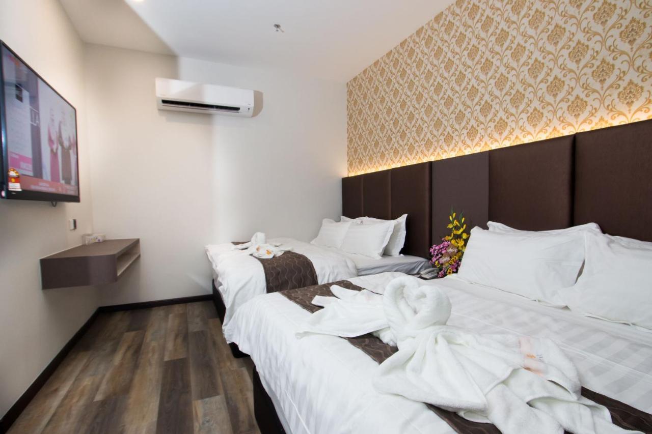Spring Season Hotel Muar Exterior photo