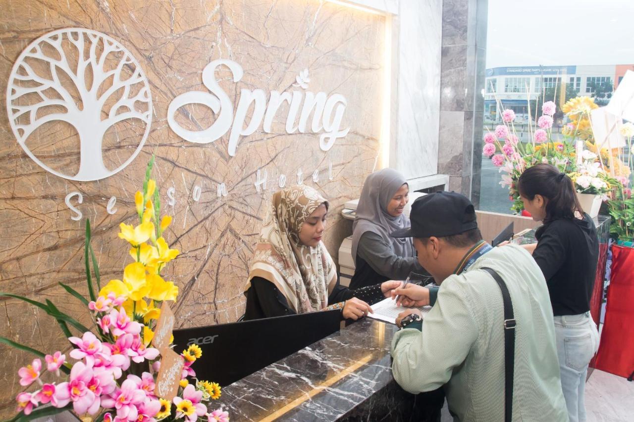 Spring Season Hotel Muar Exterior photo