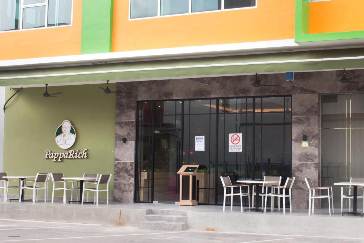 Spring Season Hotel Muar Exterior photo