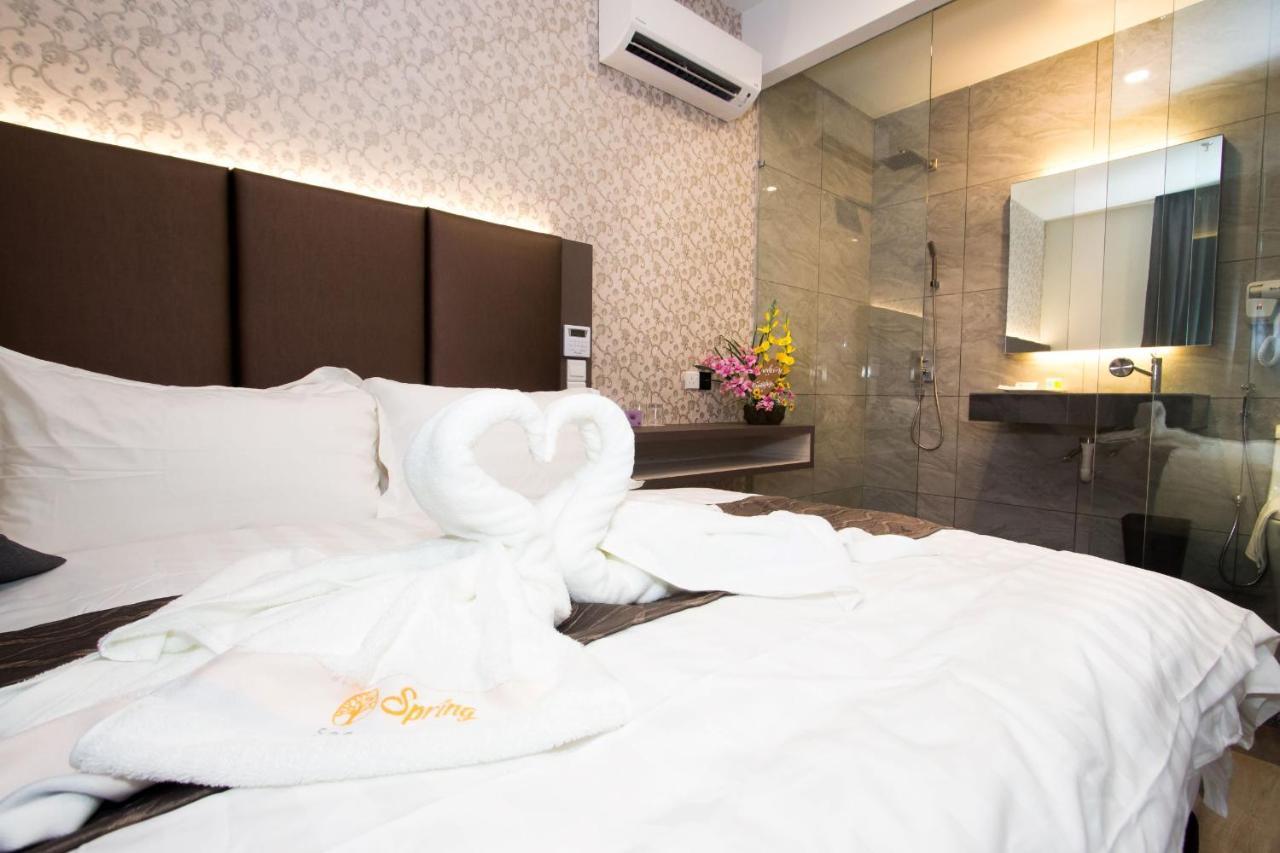 Spring Season Hotel Muar Exterior photo
