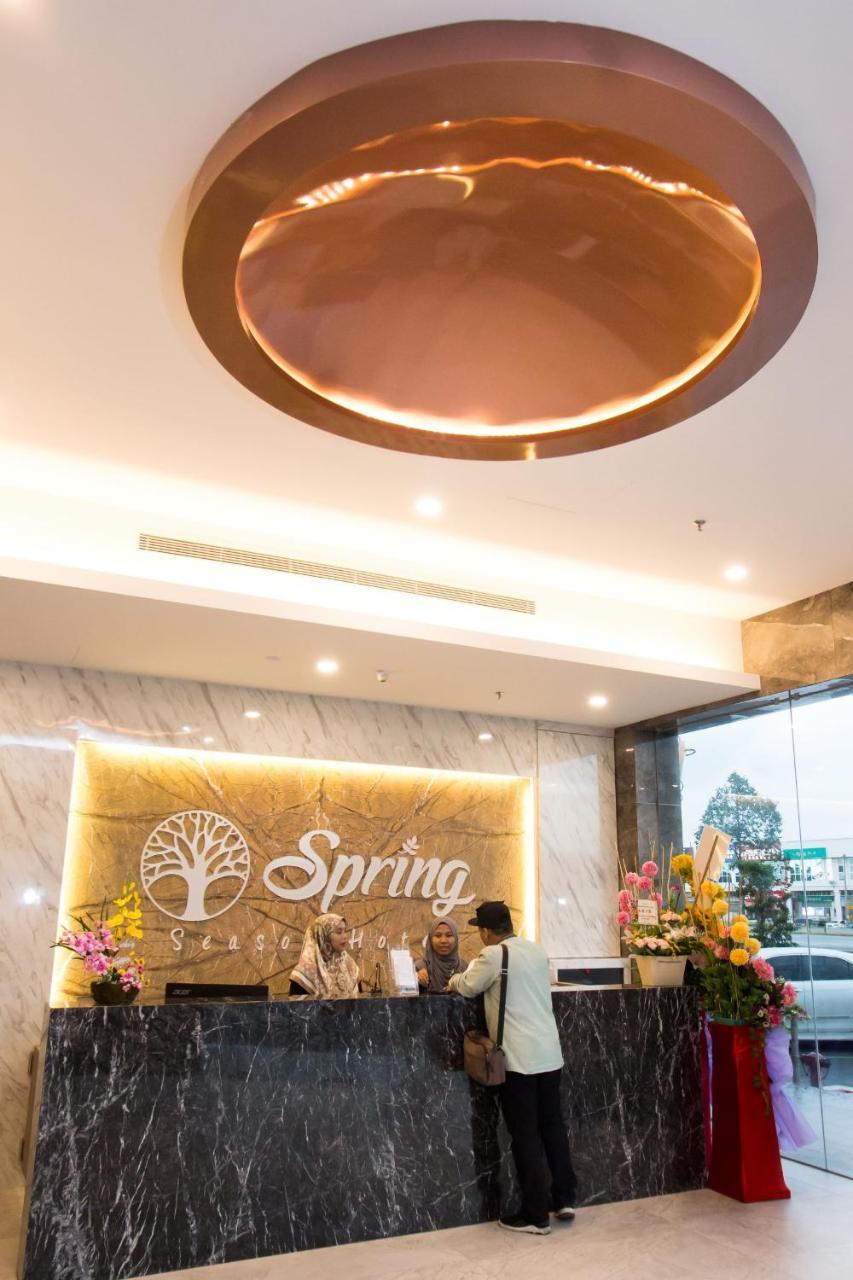 Spring Season Hotel Muar Exterior photo