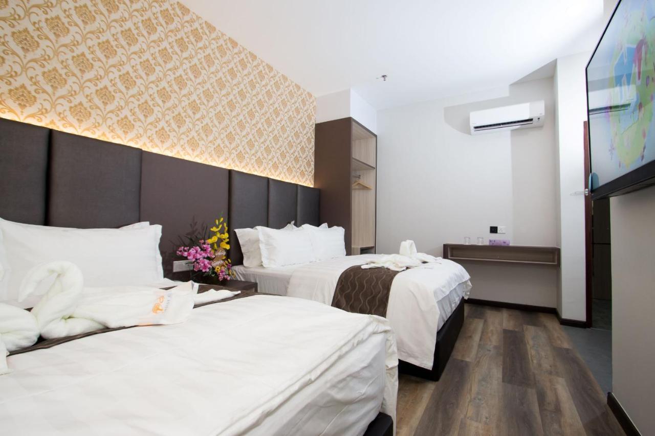 Spring Season Hotel Muar Exterior photo